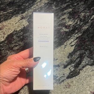 Monat Be Balanced Foamy Cleanser - Elegant White